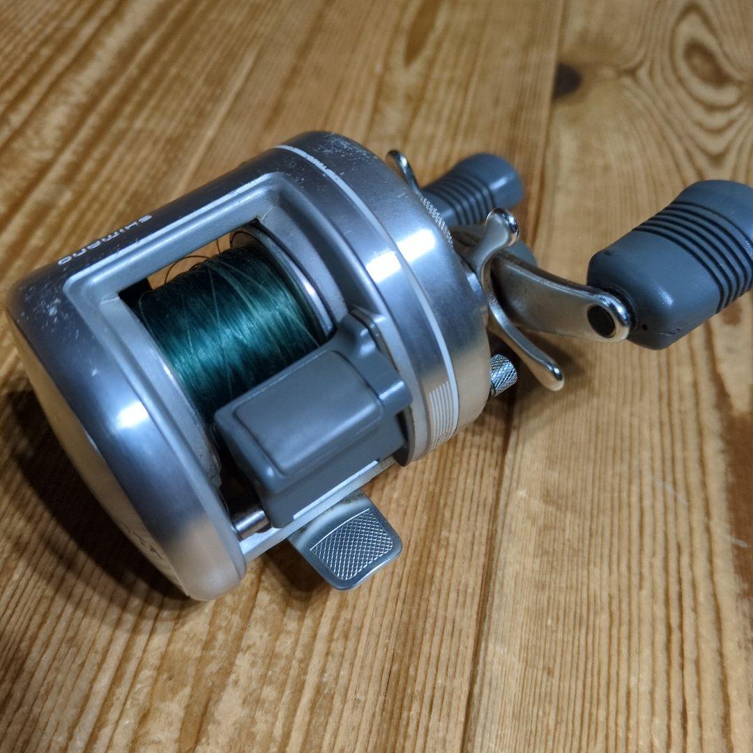 (中古品)SHIMANO カルカッタ100 シルバー リール