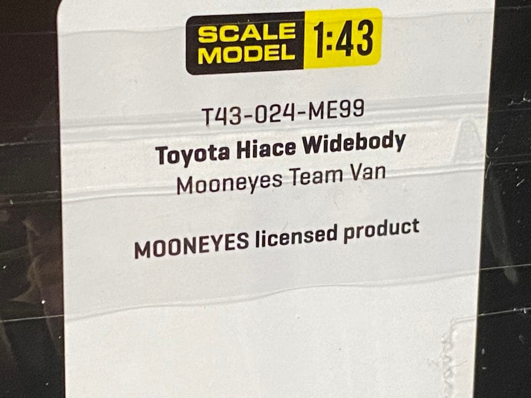 ミニカー TARMAC Toyota Hiace Widebody Mooneyes