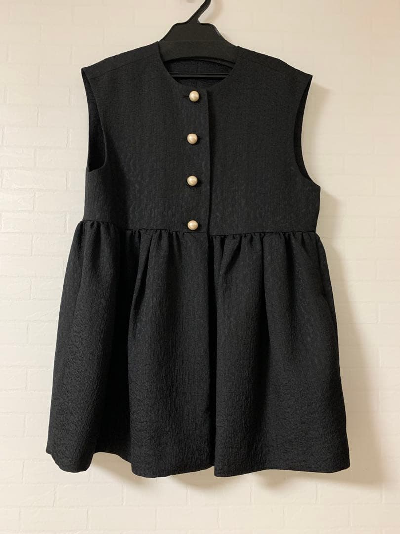 美品　イシカワラボ　パールボタンベスト　ブラック　M シニヨンアナナ