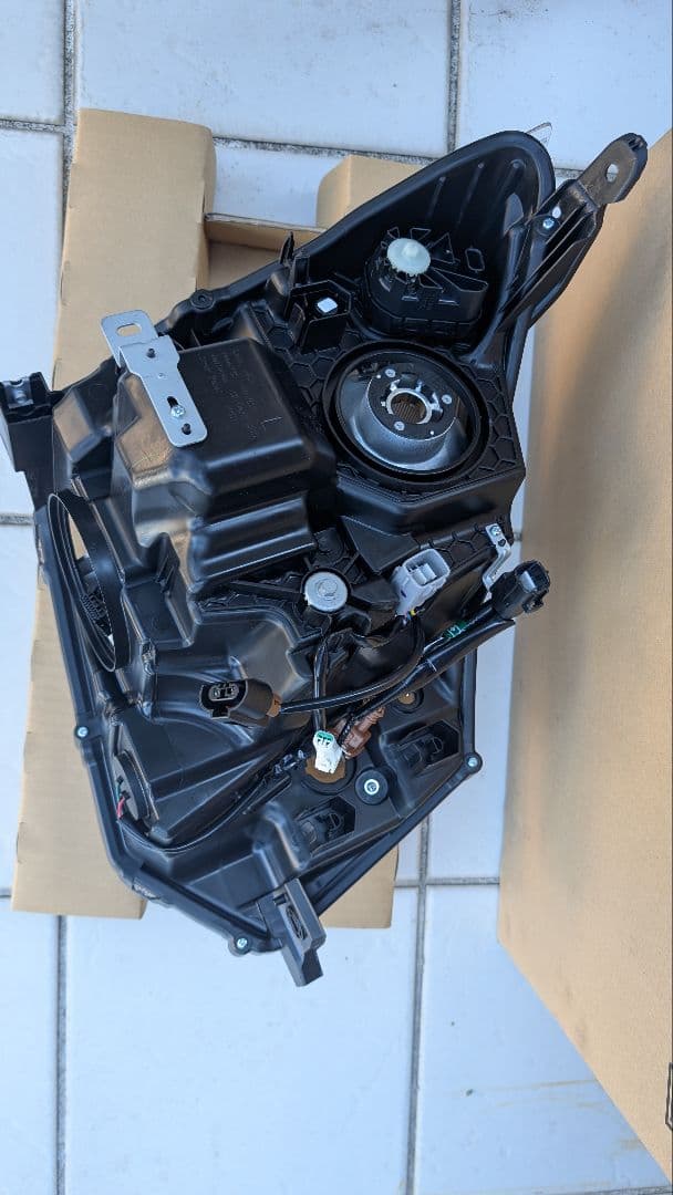 DAIHATSU　ムーヴ　LA160S 左ヘッドライト　新品