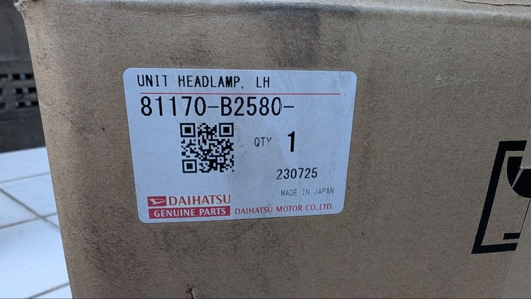 DAIHATSU　ムーヴ　LA160S 左ヘッドライト　新品