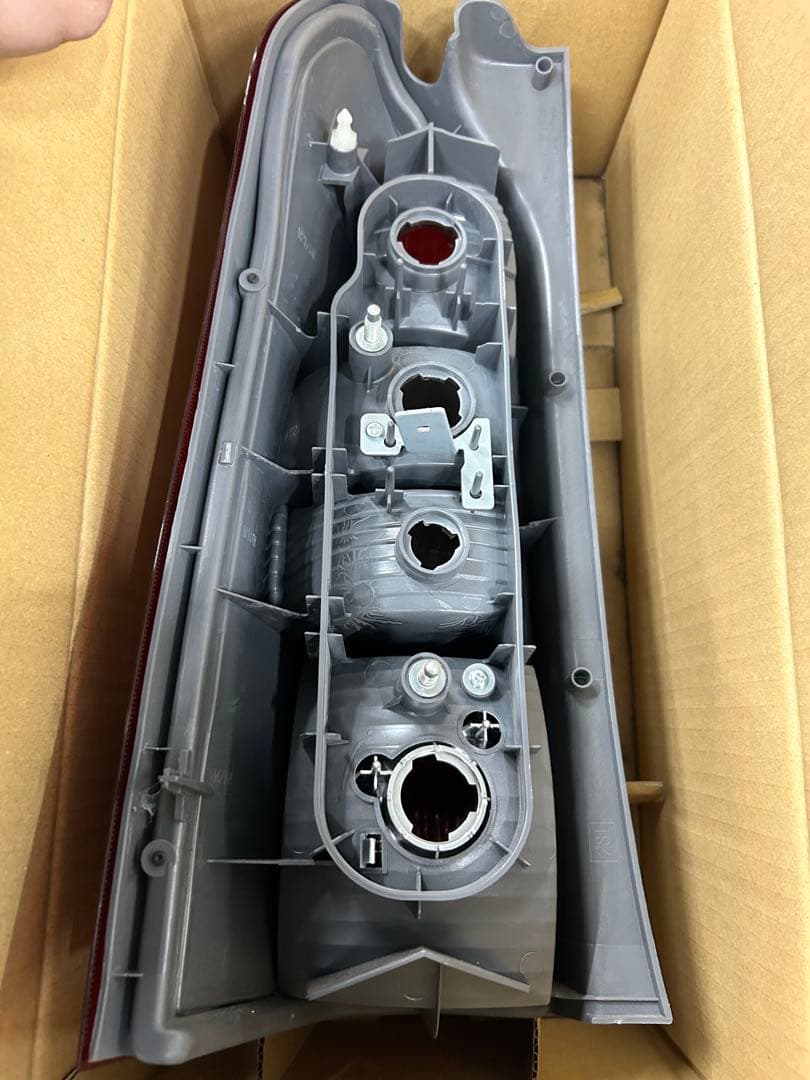 プロボックスサクシード(NSP160V)右テールランプ　52C51