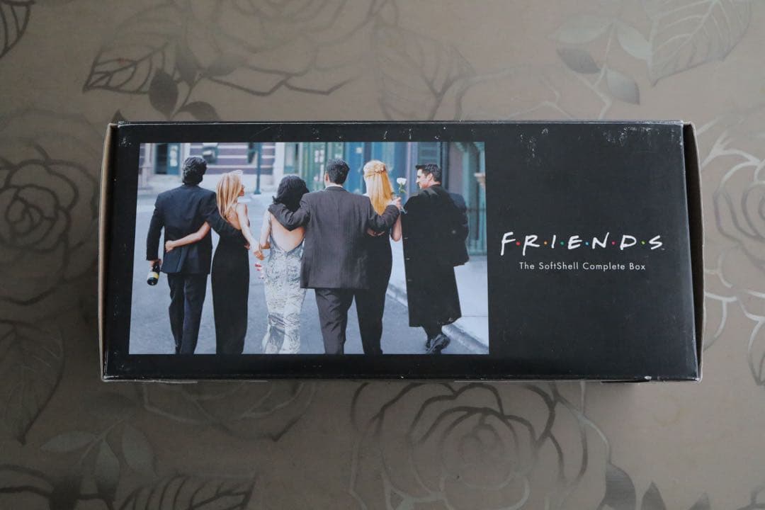 人気ドラマ『FRIENDS』の完全版ボックスセット。日本語字幕対応