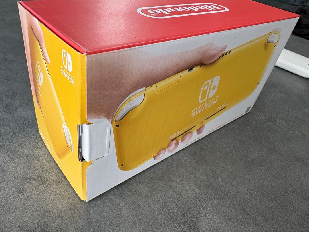 Nintendo Switch　ライト　未開封
