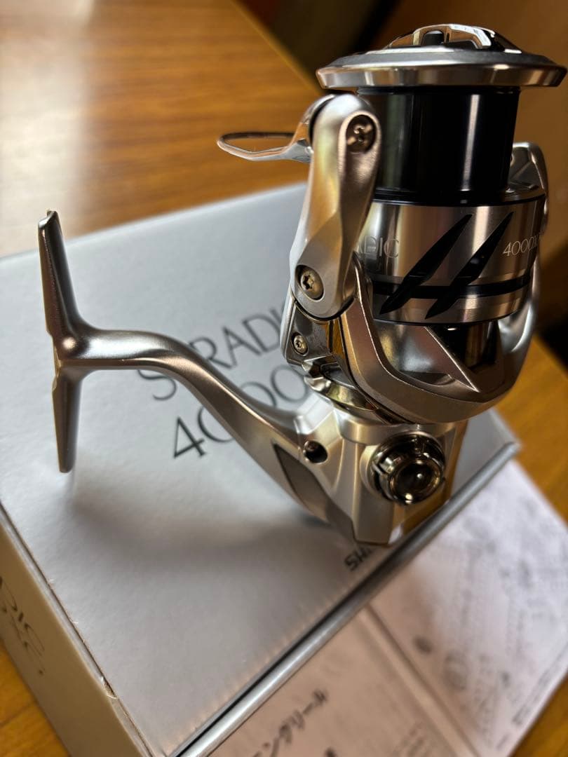 【美品】シマノ スピニングリール 23 ストラディック 4000XG