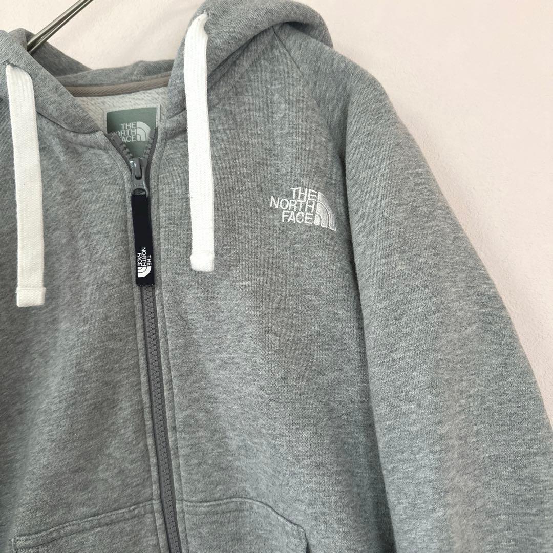 THE NORTH FACE グレー フード付きパーカー　刺繍ロゴ
