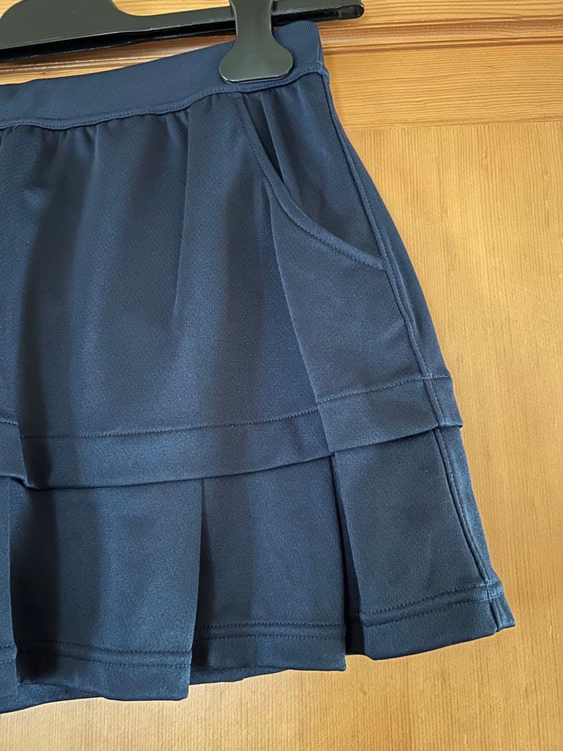バボラ テニスウェア　紺色スコート　Oサイズ　新品