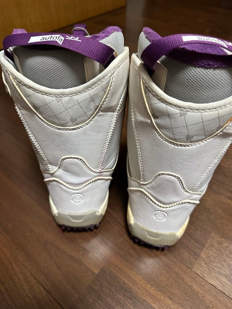 SALOMON Vigil 女性用スノーボードブーツ