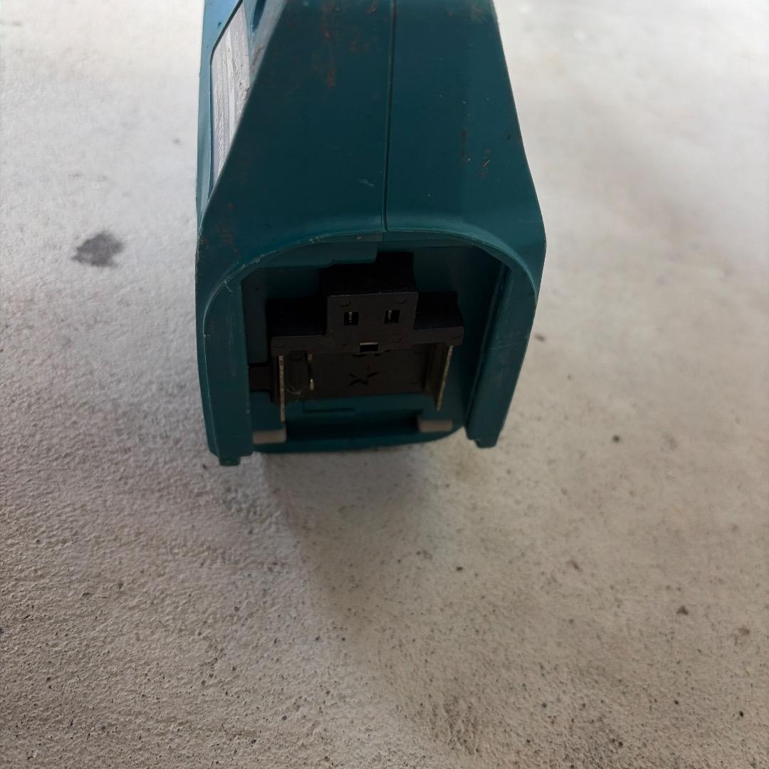 Makita 電動　草刈機　2台 刈刃付き