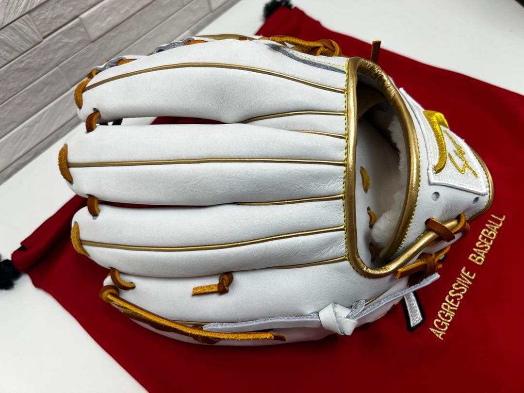 新品未使用Slugger 軟式グローブ ホワイト/ゴールド スラッガーオーダー