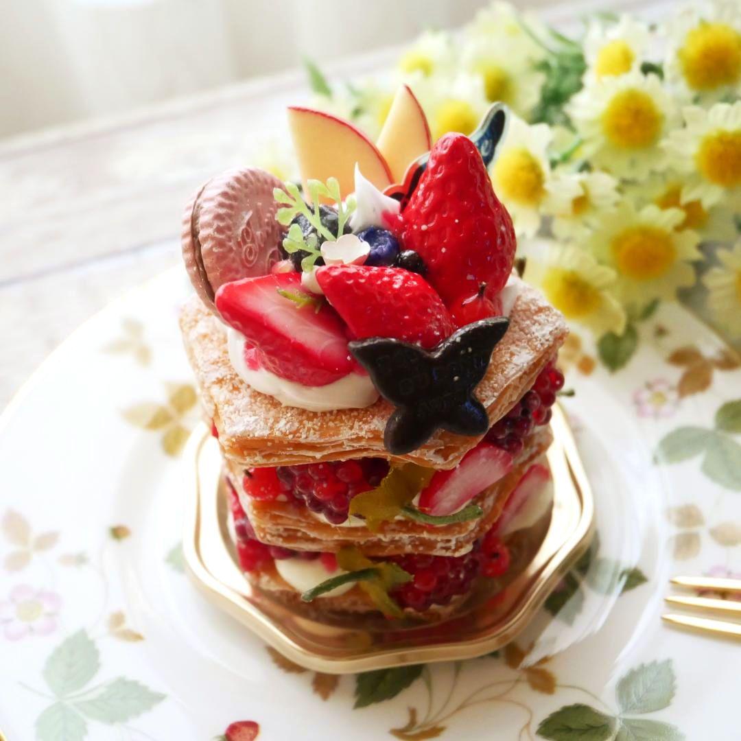 フェイクスイーツ◆苺＆ラズベリー♡六角型パリパリミルフィーユ◆リアルサイズケーキ