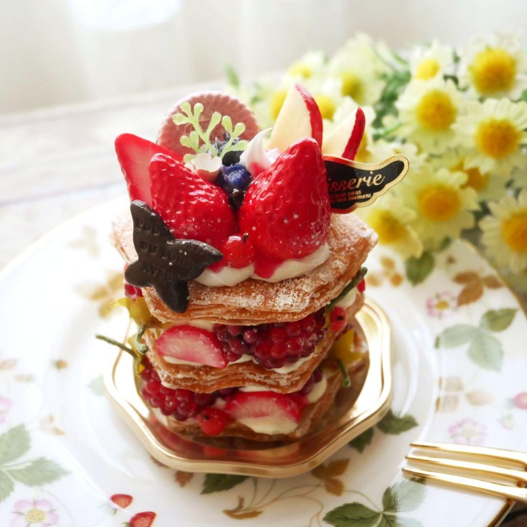 フェイクスイーツ◆苺＆ラズベリー♡六角型パリパリミルフィーユ◆リアルサイズケーキ
