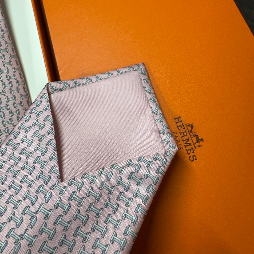 未使用 HERMES エルメス H柄 ネクタイ 年の色 ハートフェルトピンク