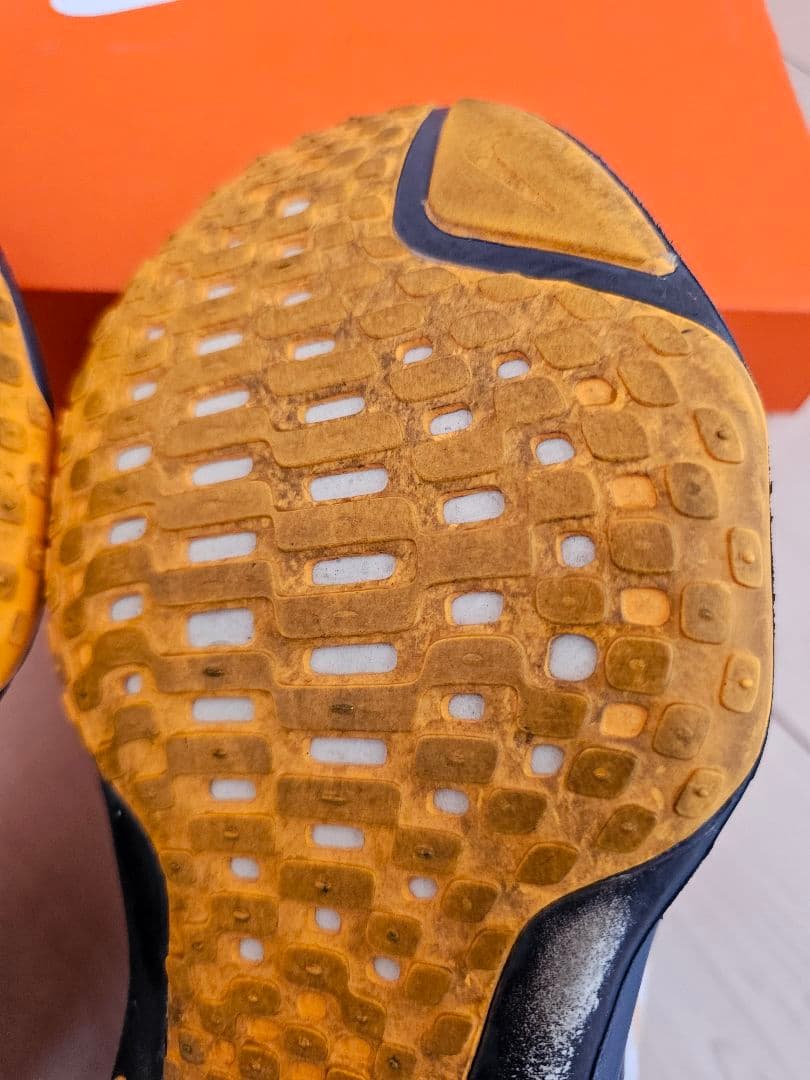 美品　ZOOMX インヴィンシブルラン3　イージーオン　27.5