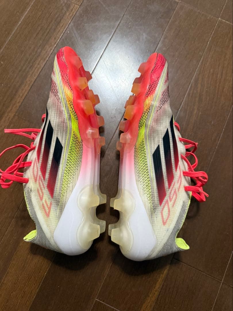 adidas FREAK サッカーシューズ ホワイト/ピンク/イエロー