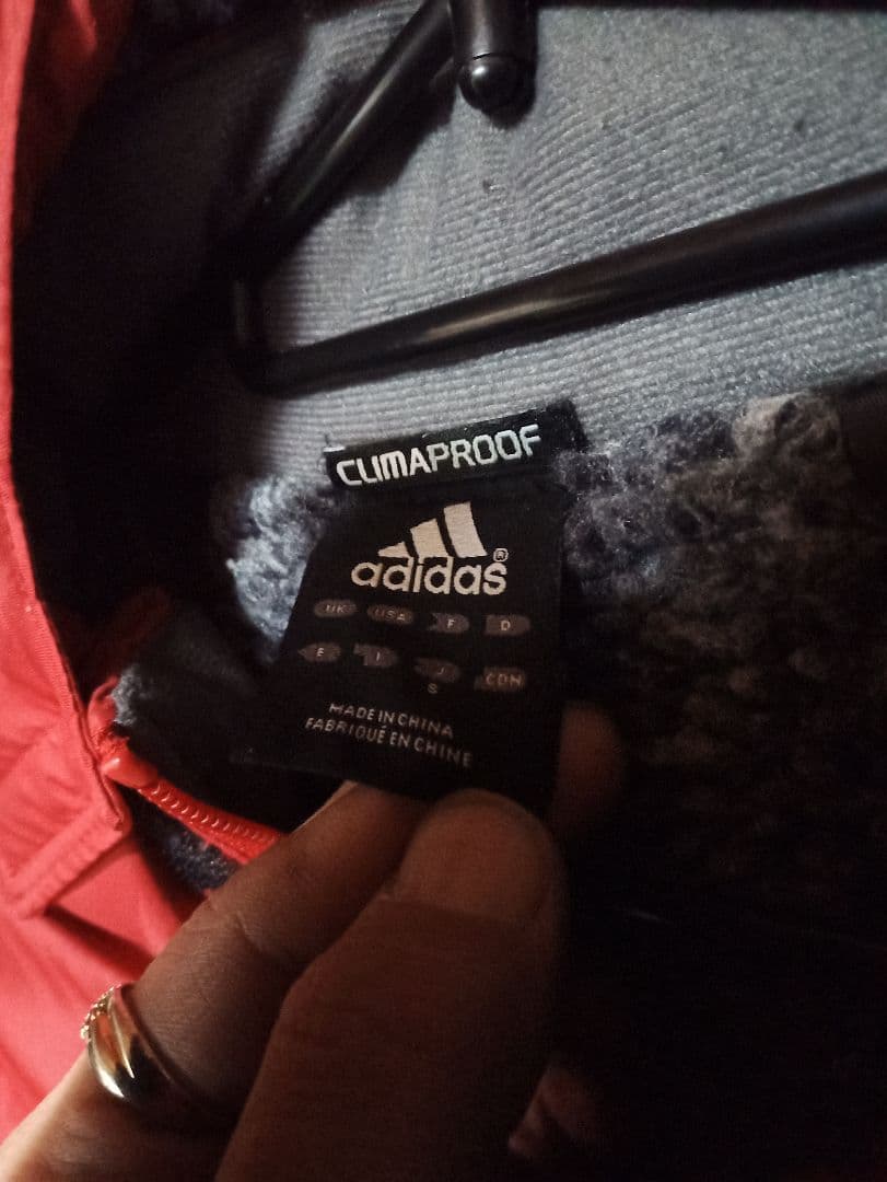 adidasアディダス CLIMAPROOF ベンチコート レッド/イエロー