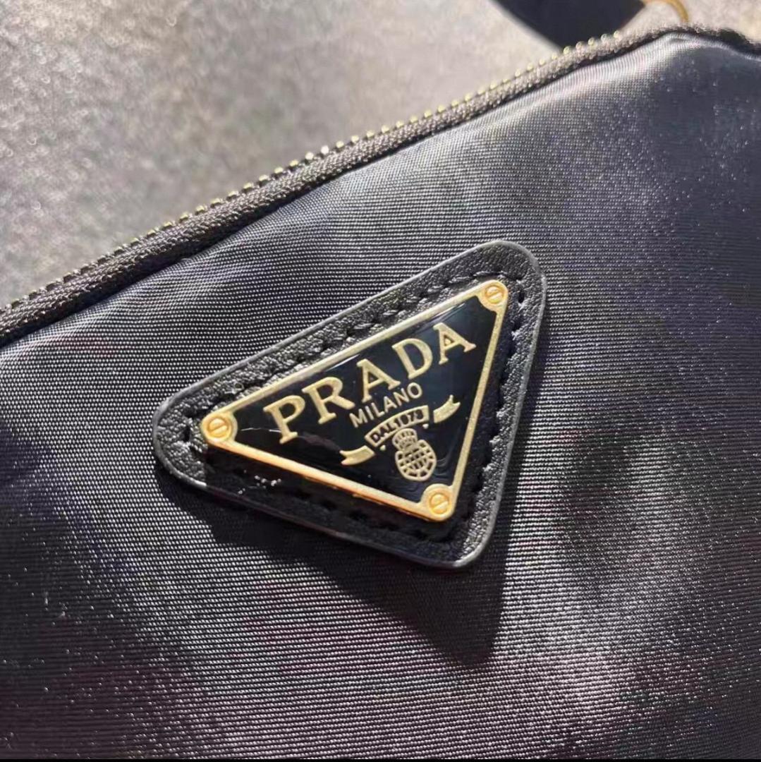 新品 PRADA プラダ　ポーチ　ノベルティショルダーバッグ
