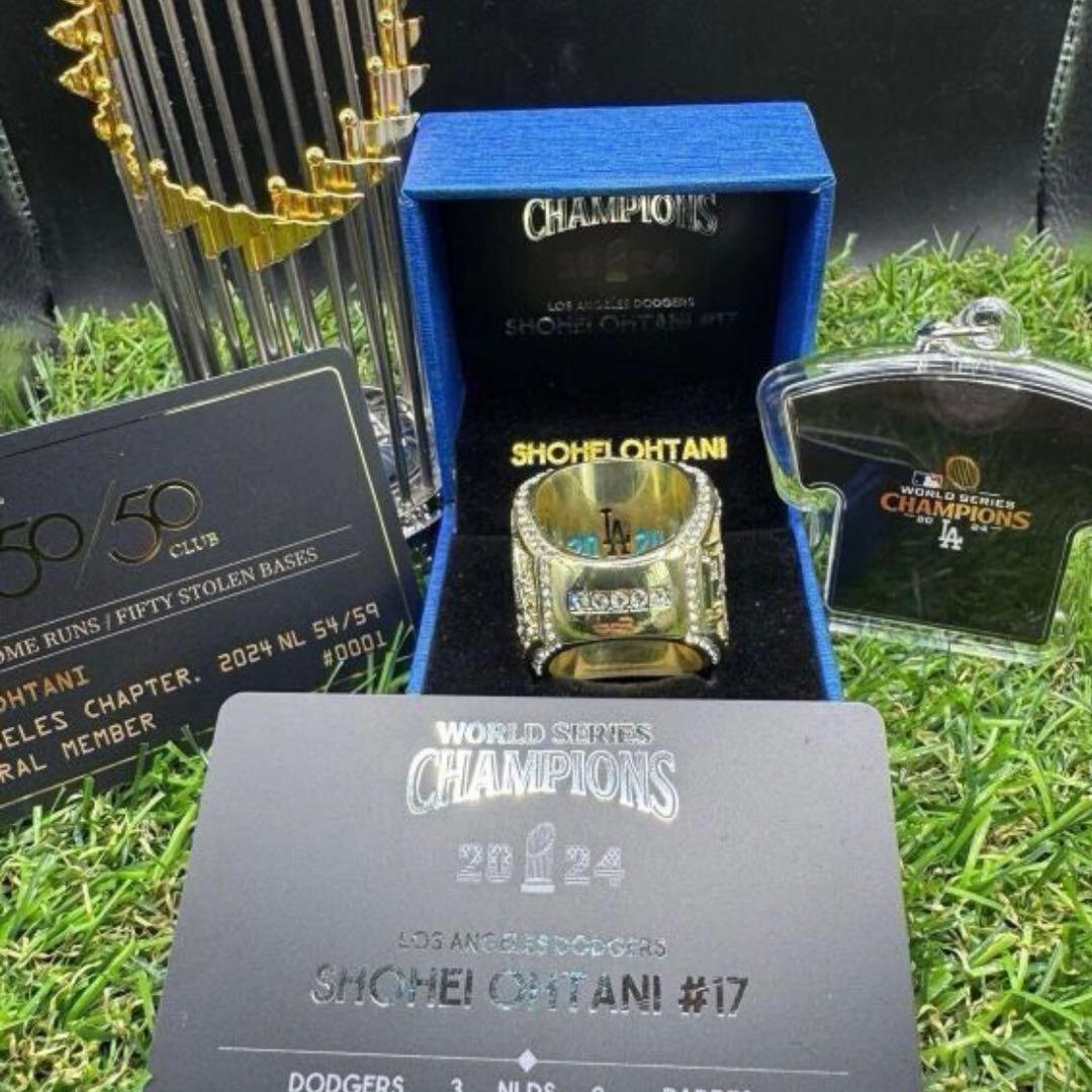 な*こ様 ドジャース 大谷翔平 チャンピオンリング 特製ケース ミニトロフィー