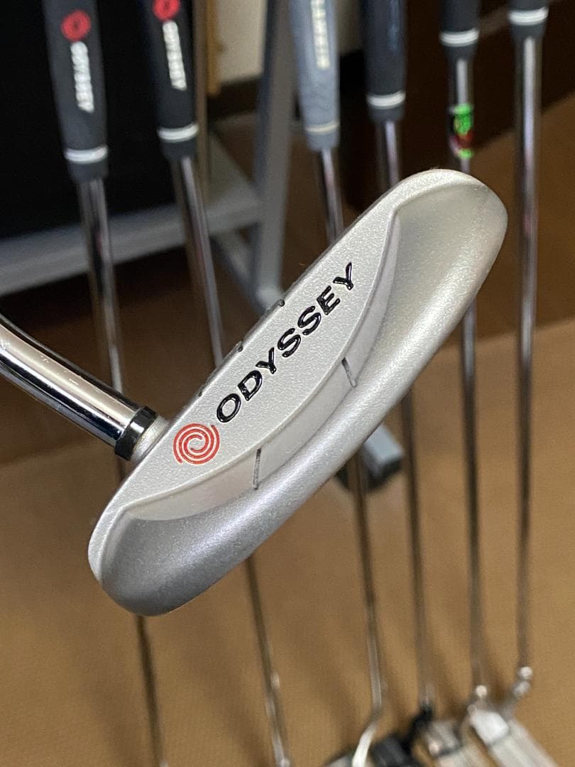 名器 ODYSSEY WHITE HOT ROSSIE 33インチ 純正カバー付