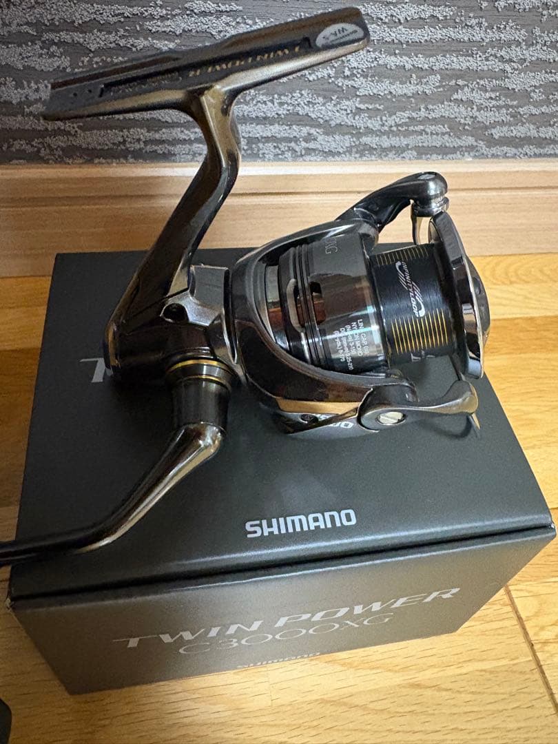 シマノ　24ツインパワー　C3000XG スピニングリール(美品)