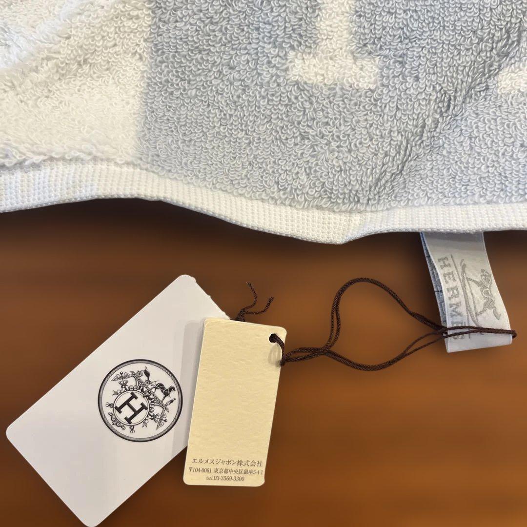 【新品未使用】HERMES エルメス　ハンドタオル　袋、箱 とリボン付き