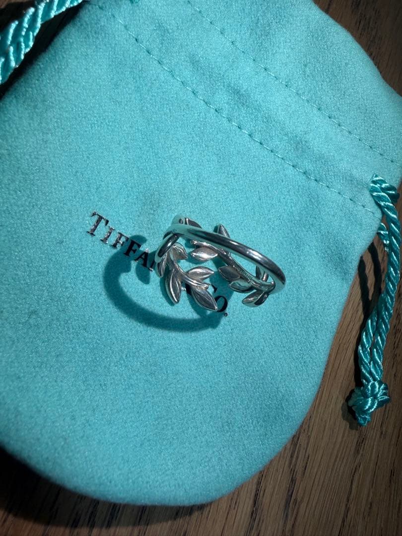 Tiffany & Co. オリーブリーフバイパスリング