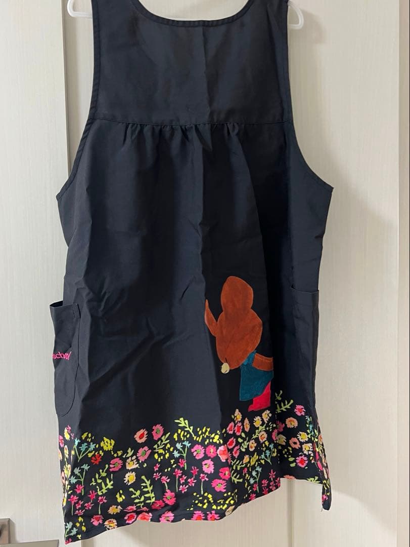 【美品】ブラックエプロン くまのがっこう