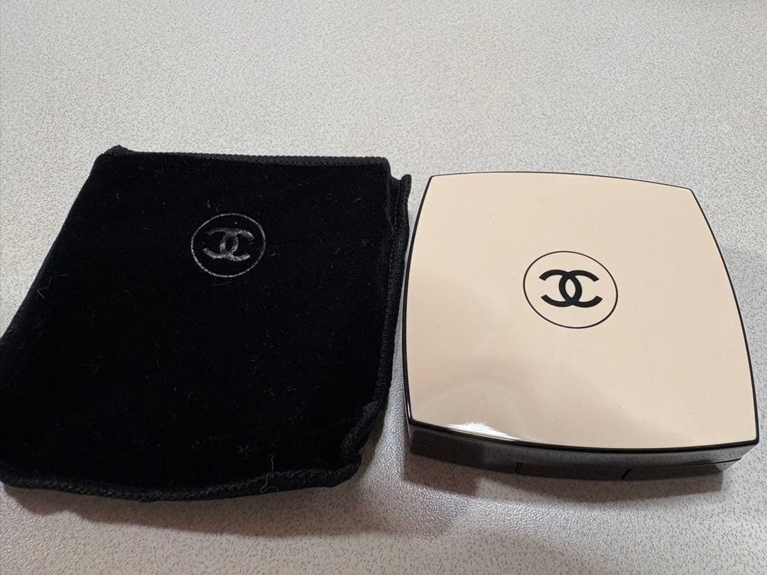 シャネル　レベージュパレットルガールインテンス　アイシャドウCHANEL