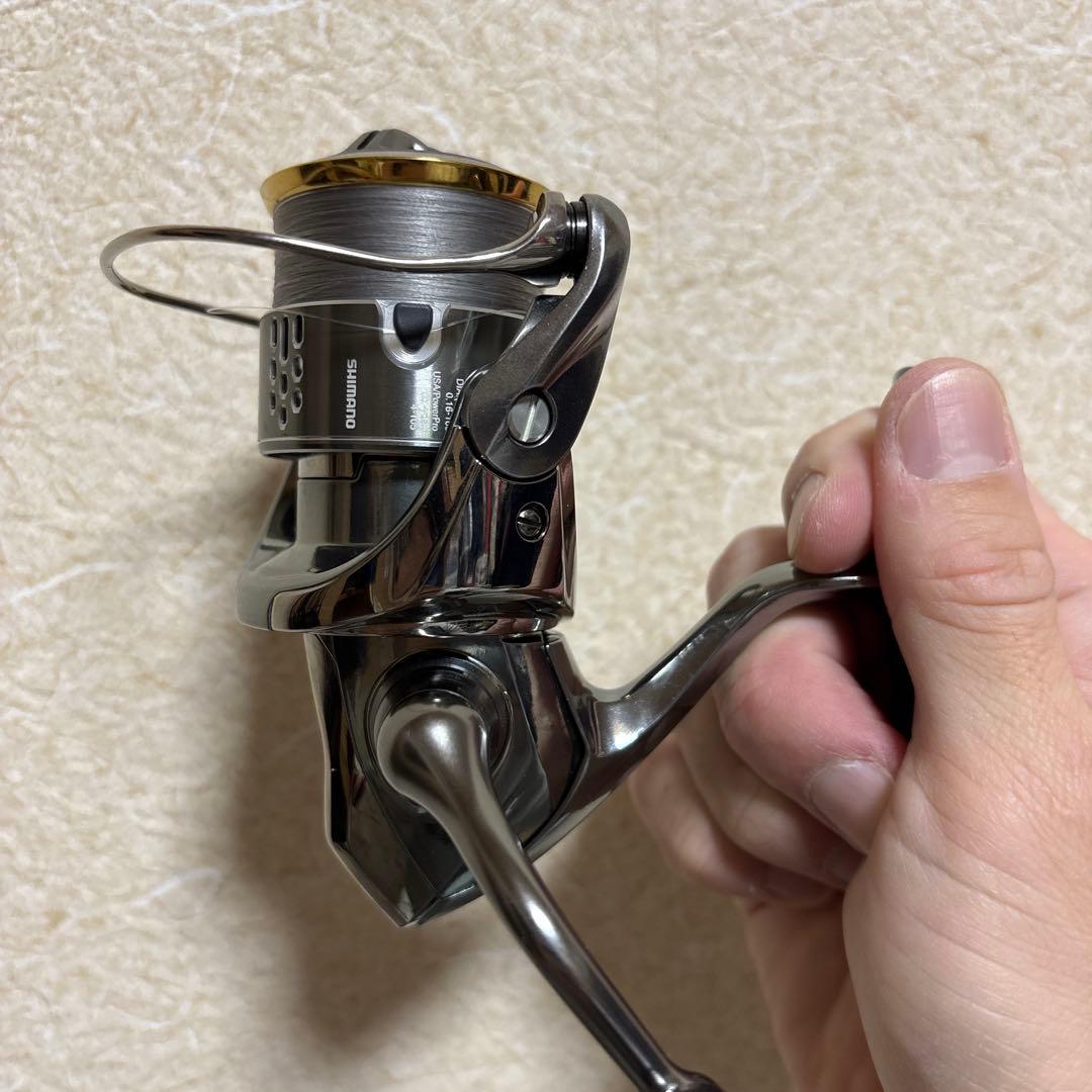 【極美品】シマノ 18ステラC2000SHG早い者勝ち