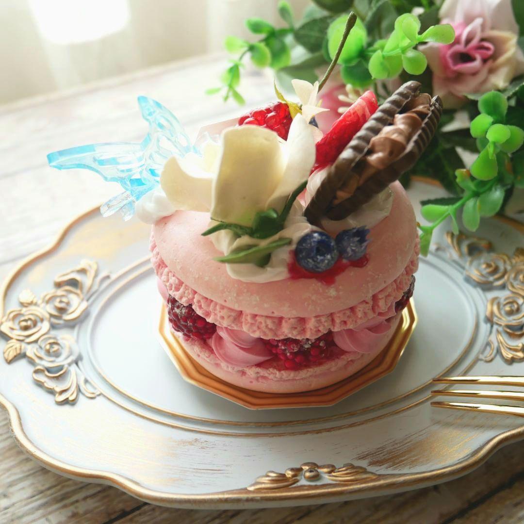 【ひび様】フェイクスイーツ❤︎‬ホワイトローズ＆ベリー❤︎‬マカロン*リスケーキ