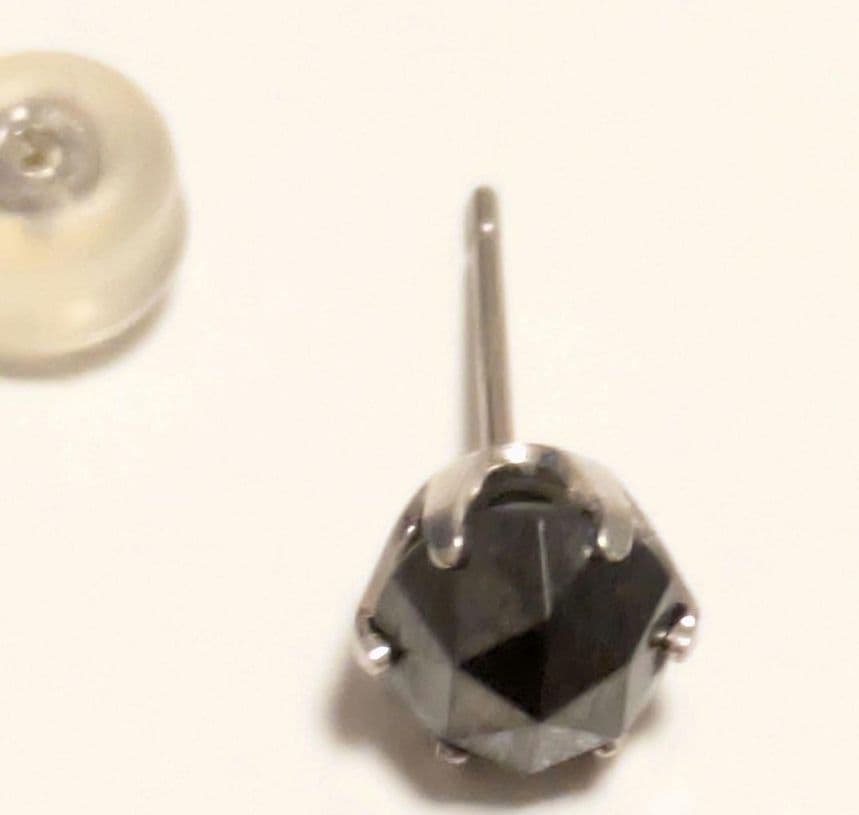 ブラックダイヤモンド　スタッドピアス(片耳用)