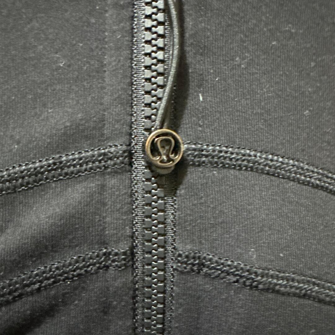 lululemon ブラック ジップアップ