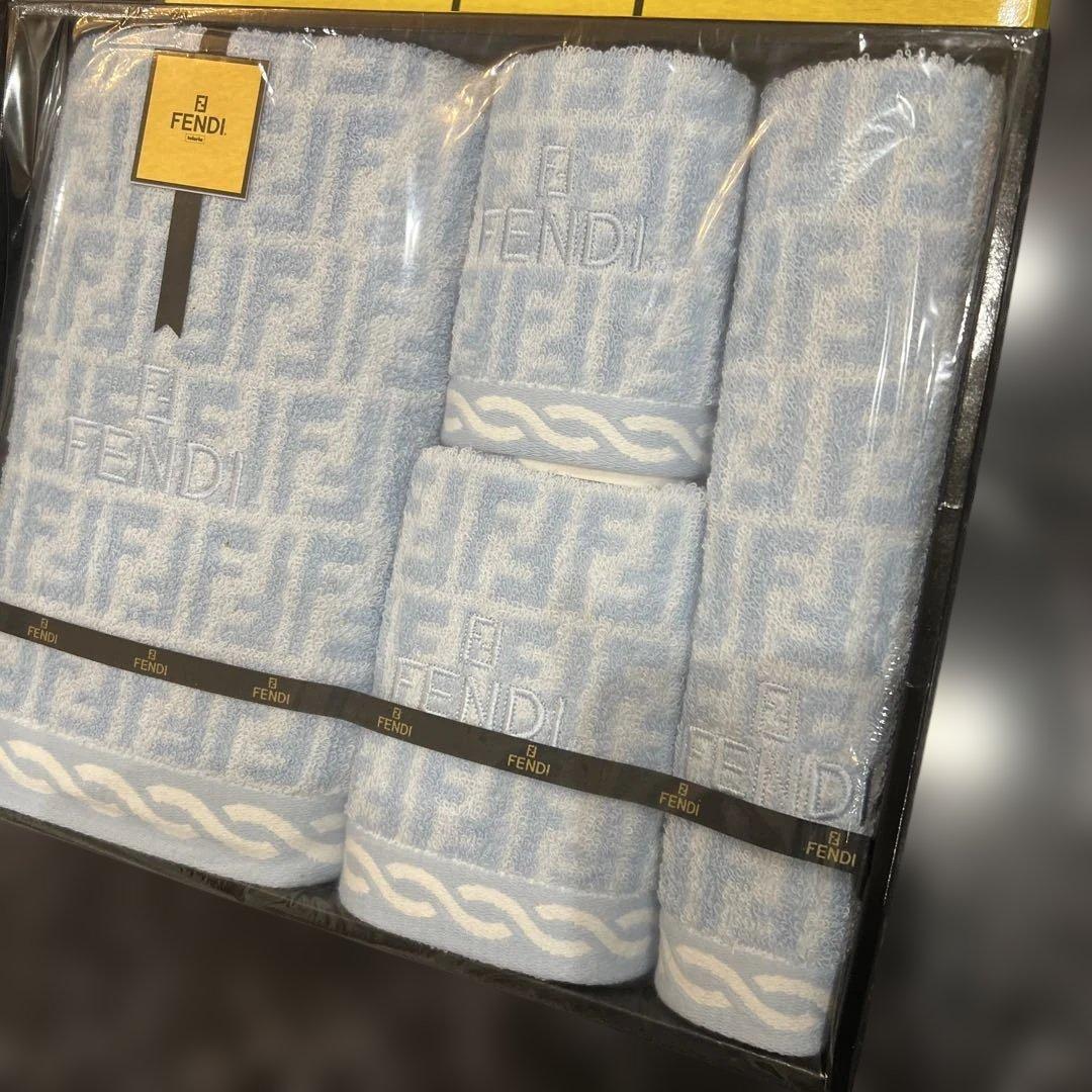 新品 FENDIタオルセット 水色 4枚組
