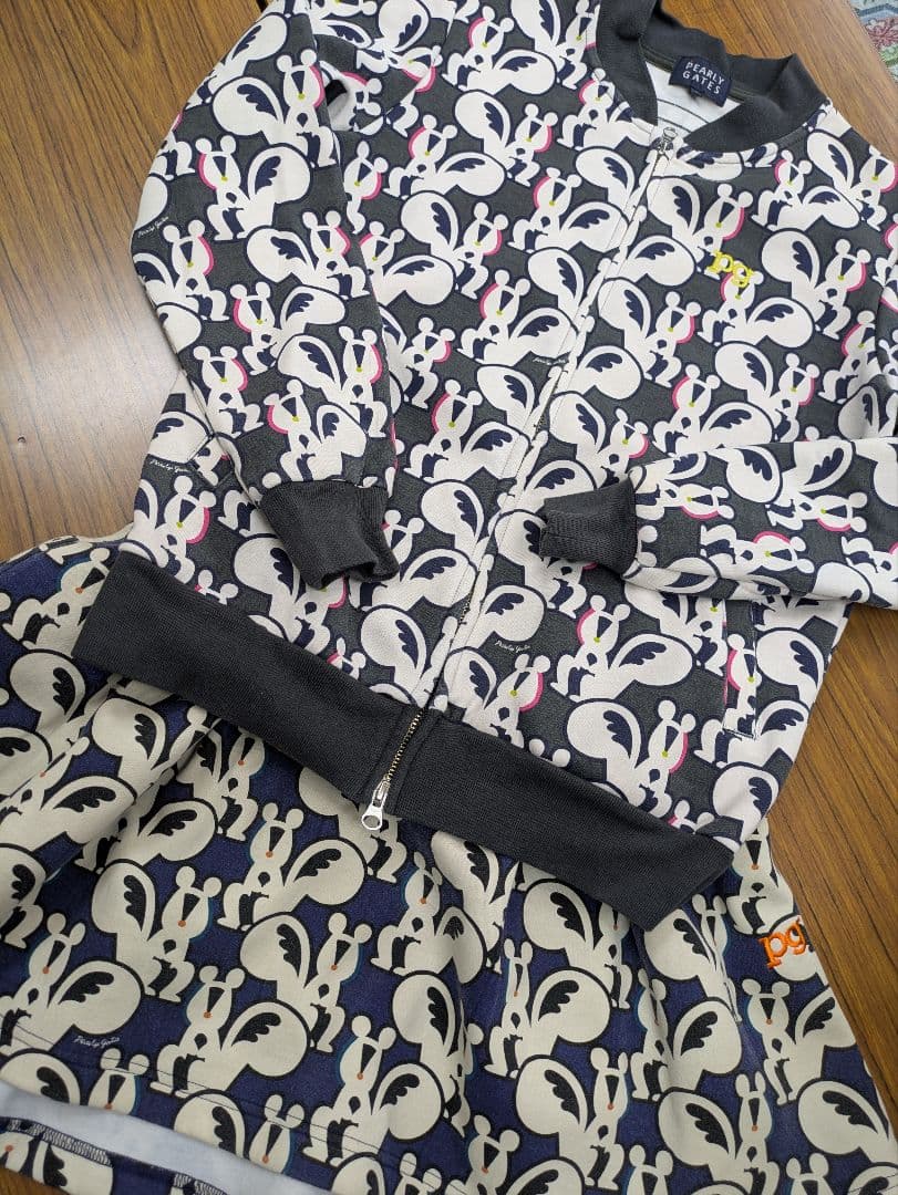 パーリーゲイツ　りす　セットアップ　上グレー　下ブルー
