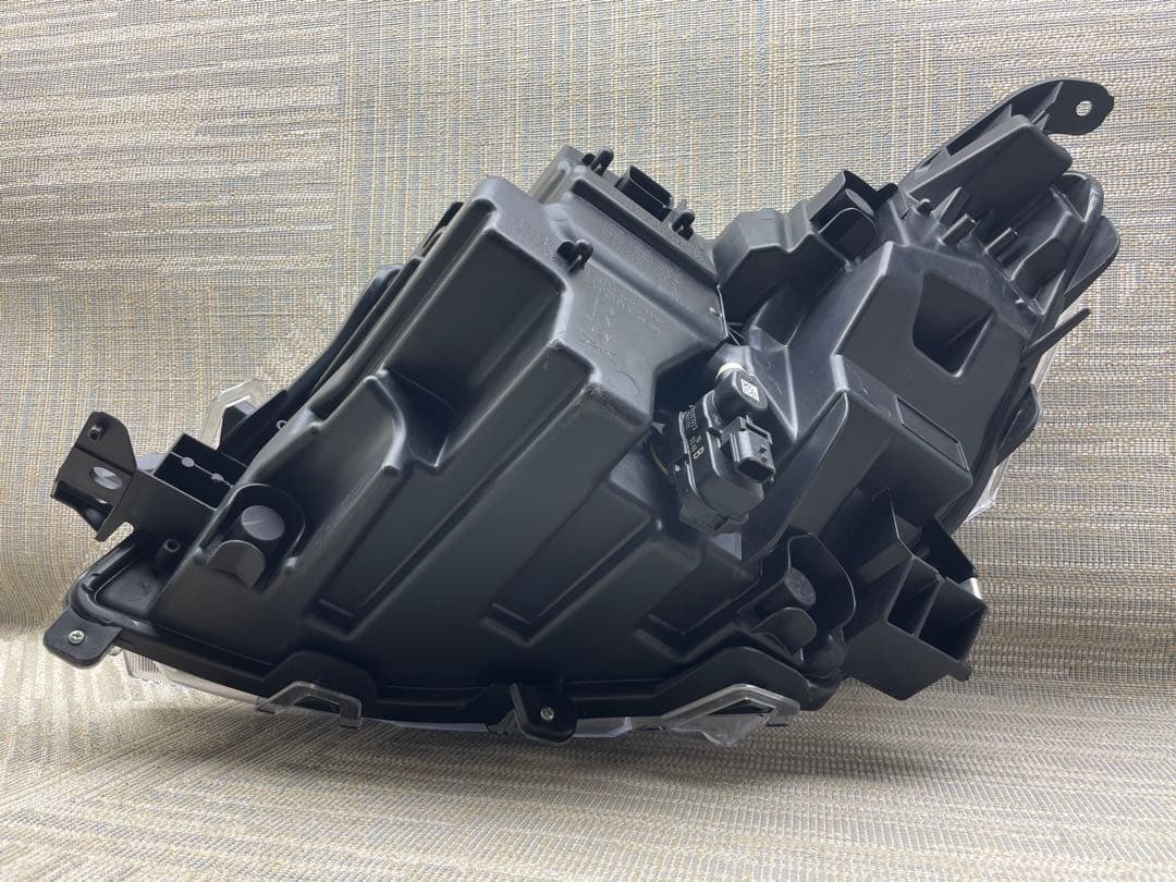 トヨタ ルーミー カスタム M900A 右LEDライトSTANLEY W6242