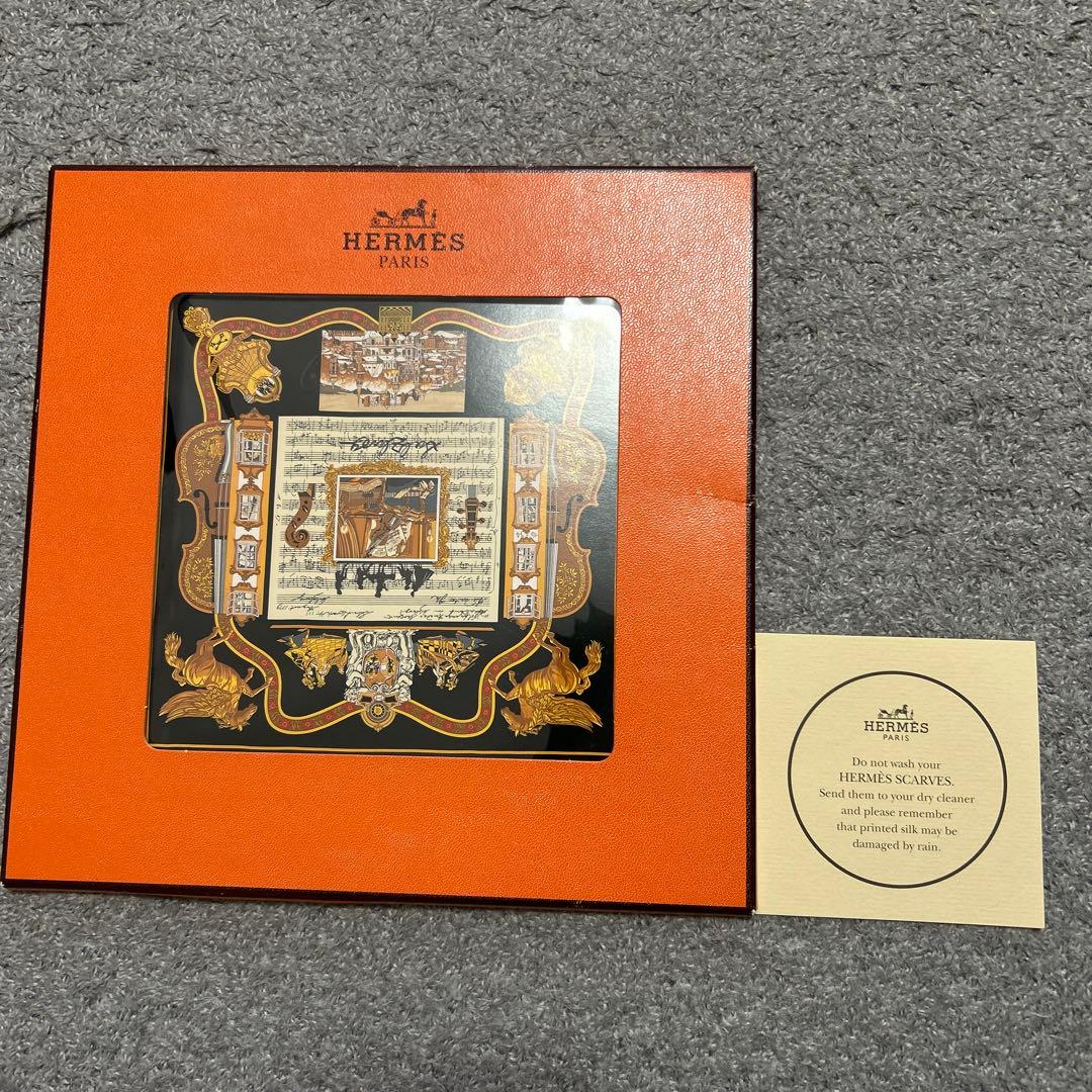 ヴィンテージ HERMES/エルメス カレ90黒地にオレンジ モーツァルト