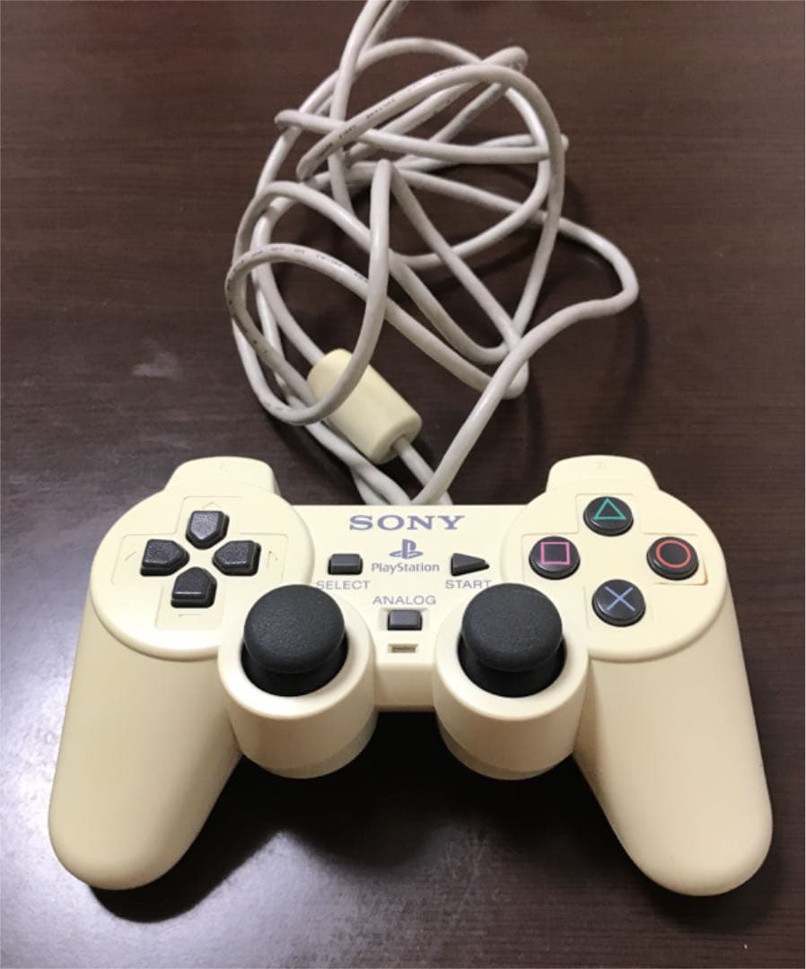 プレイステーション2 コントローラー2個　メモリーカード2個　ソフト1本