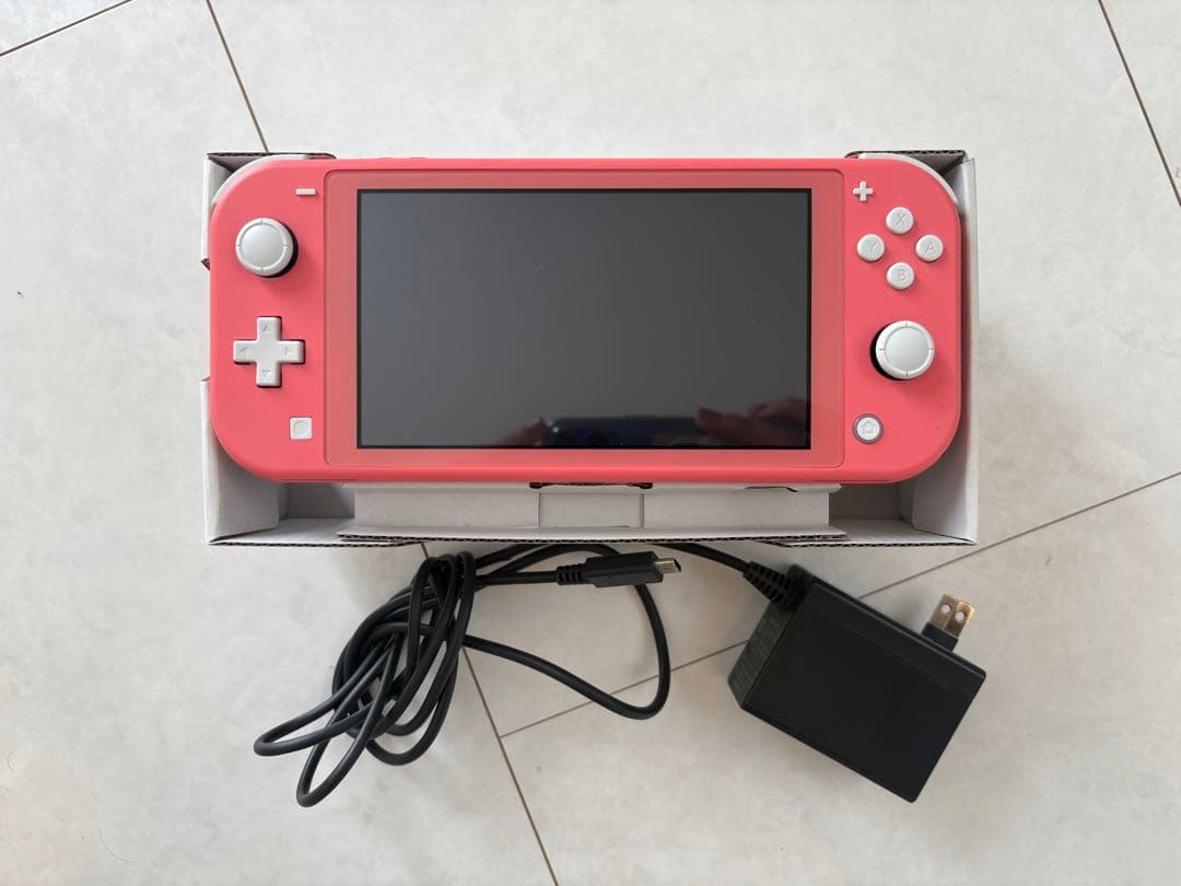 Nintendo Switch Lite コーラルピンク　箱と充電器付き