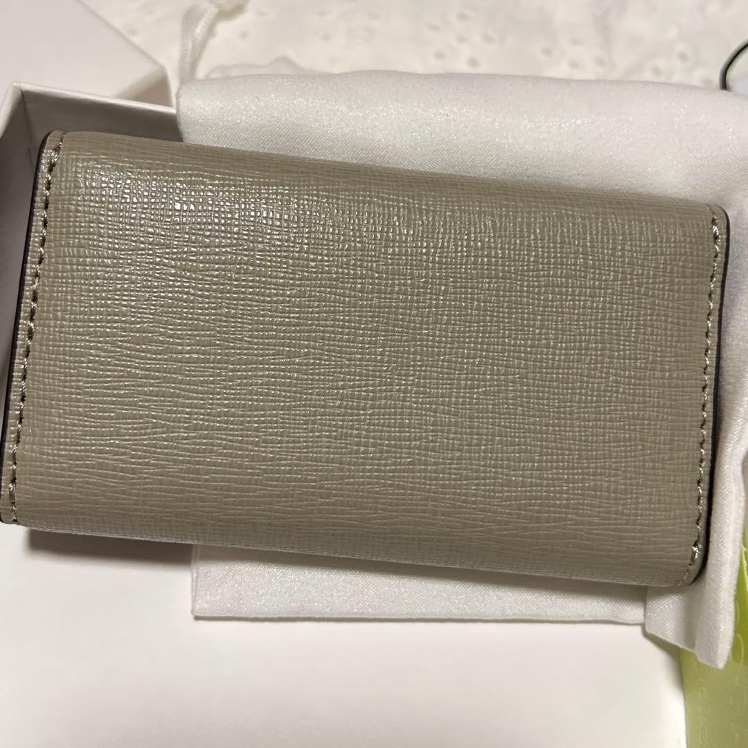 【FURLA】キーケース(外：グレー、中：ベージュ)