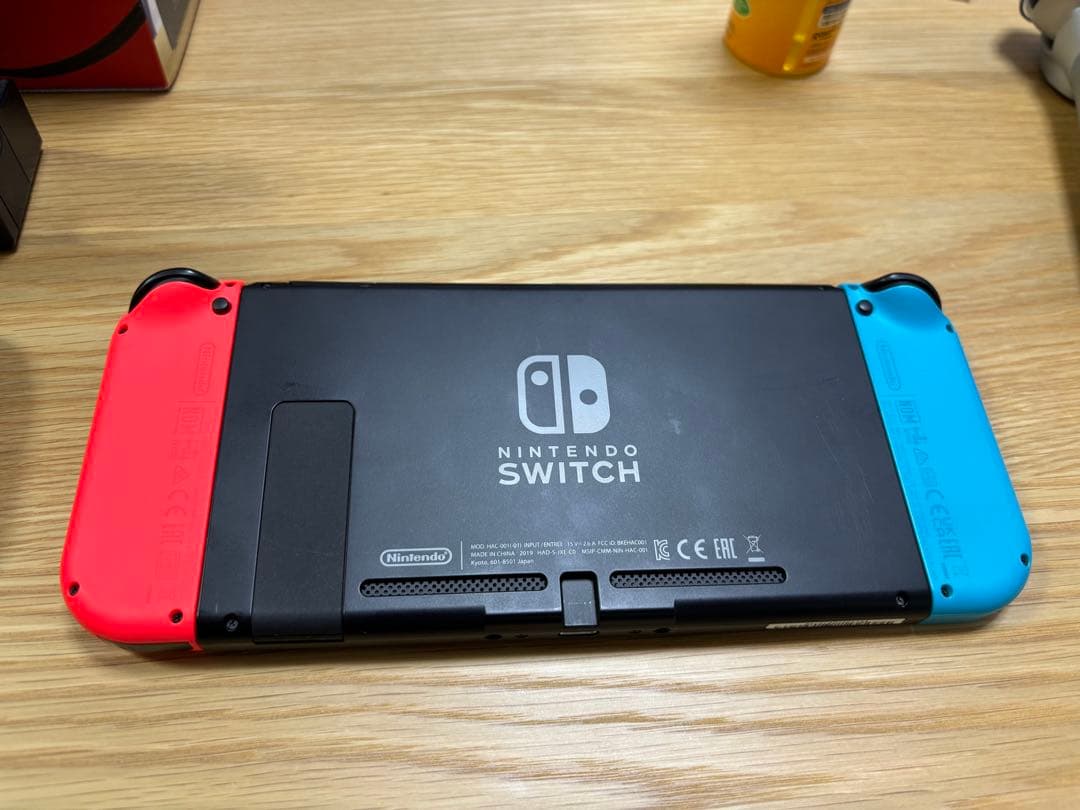 Nintendo Switch 本体 青と赤のジョイコン 画面保護シート付