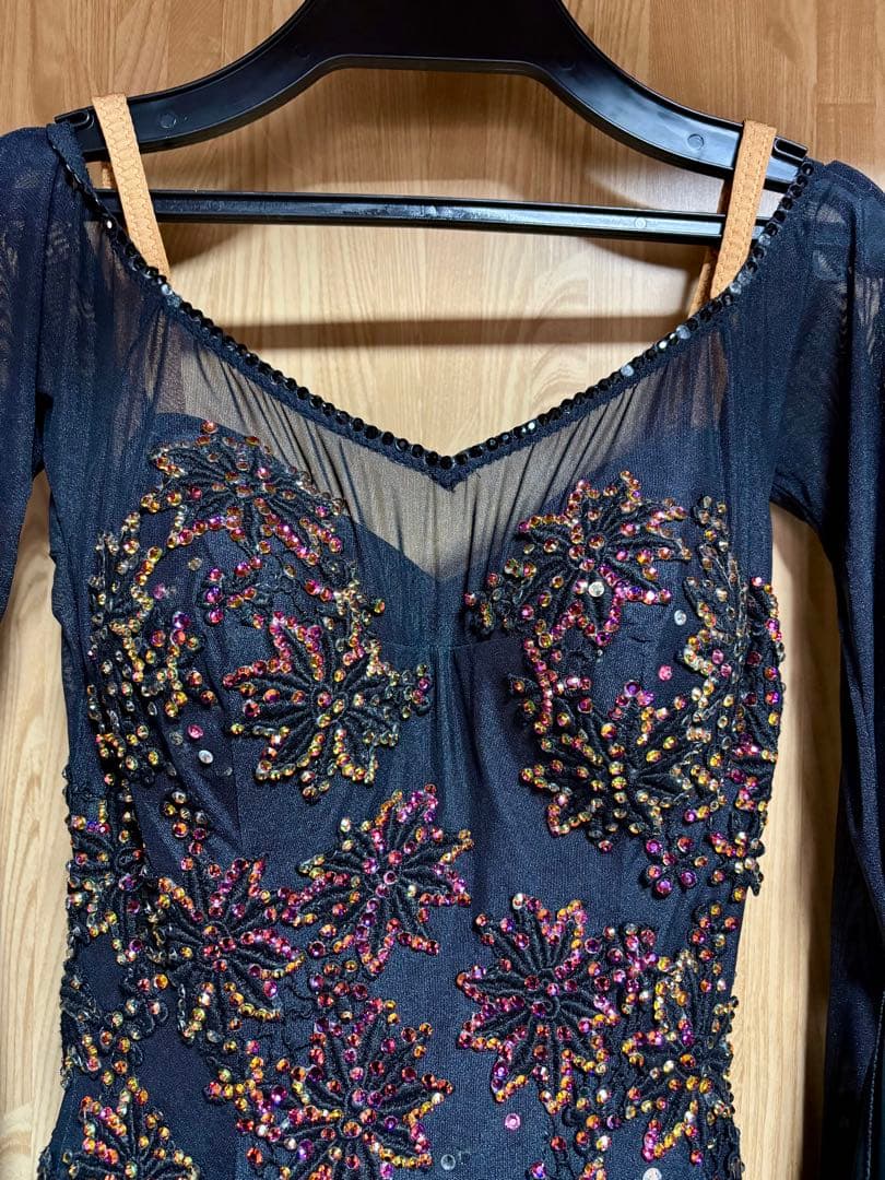 社交ダンス　ビーズ刺繍入り　黒紫　ダンスドレス