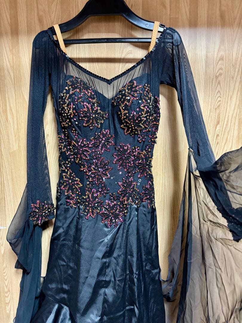 社交ダンス　ビーズ刺繍入り　黒紫　ダンスドレス
