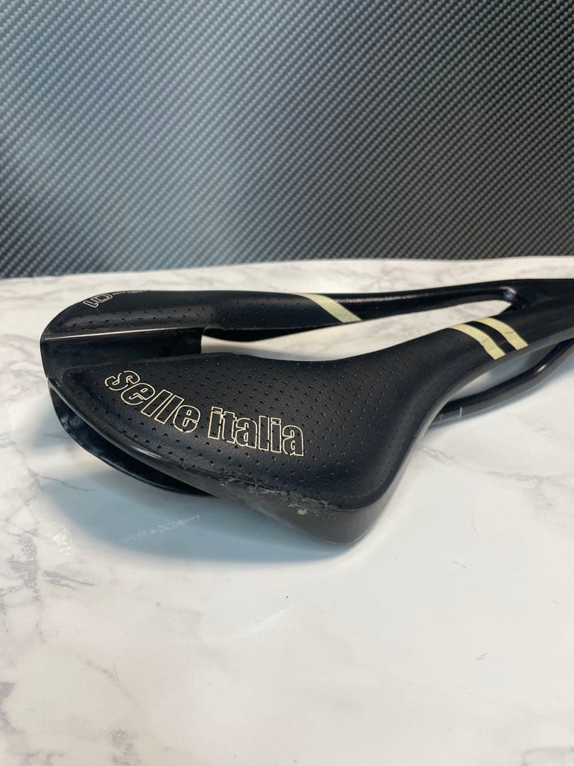 selle italia sp-01 tenko フルカーボンサドル　軽量