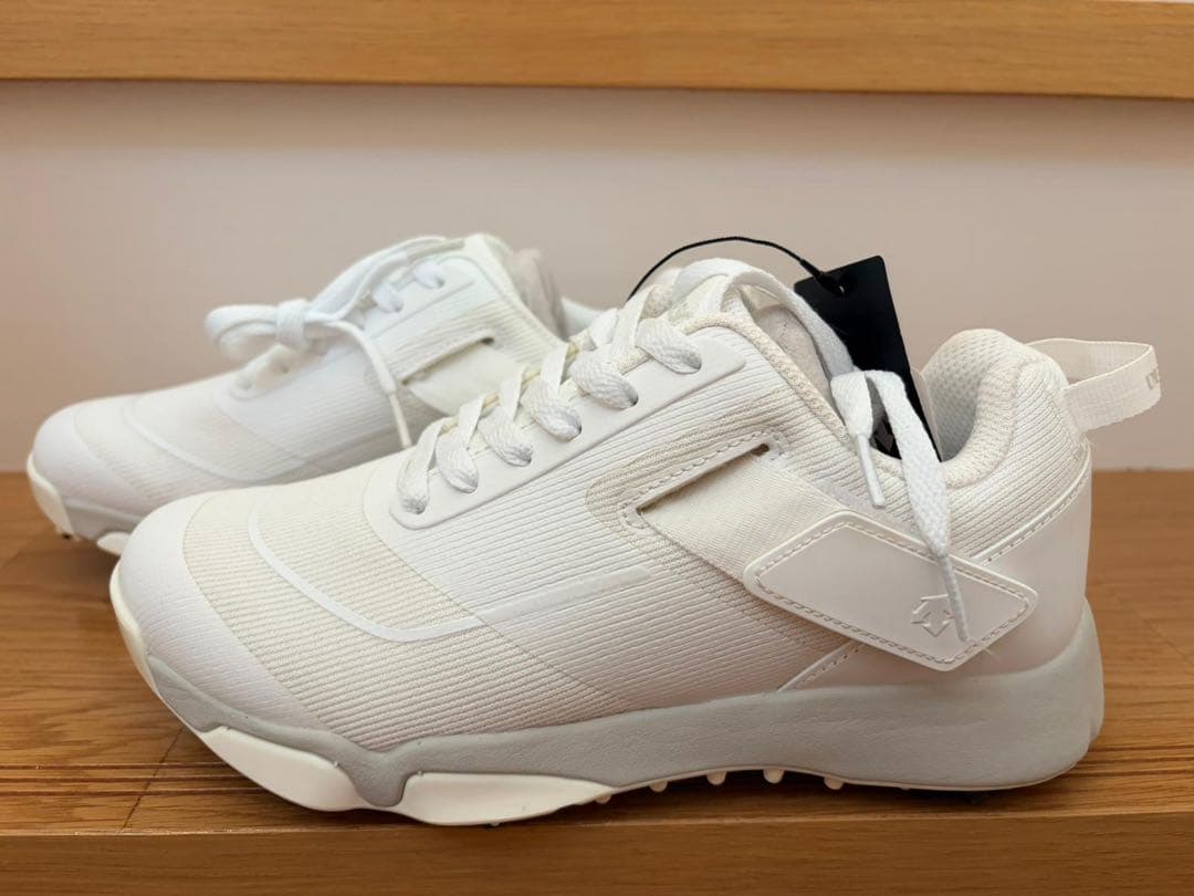 ホワイト スニーカー 新品タグ付きDescente