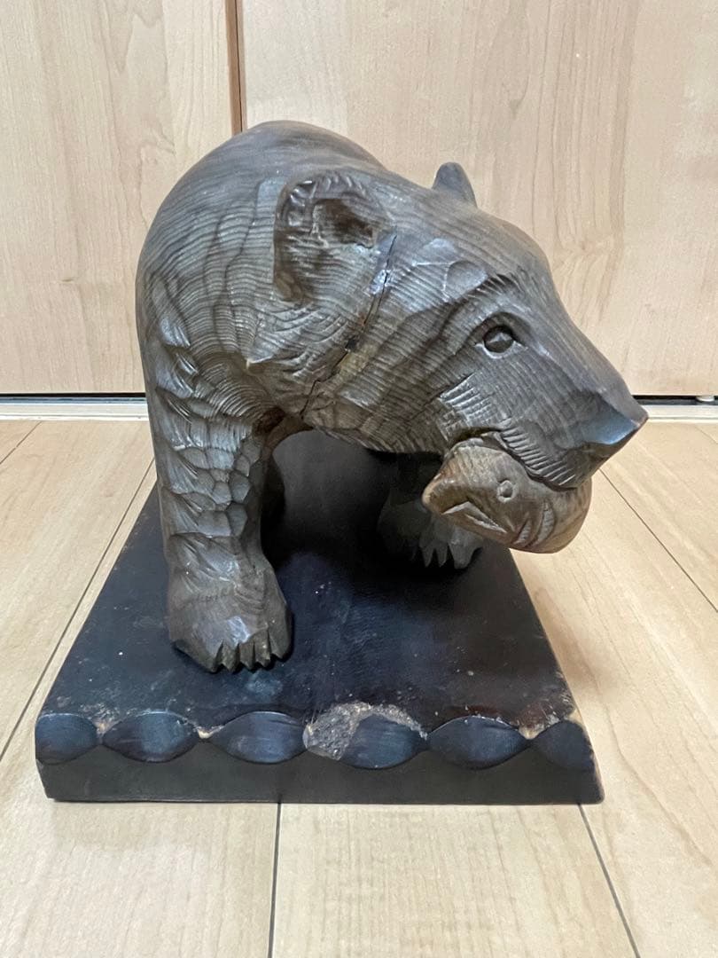 木彫り熊 鮭 熊 置物 彫刻 台座付 約30cm