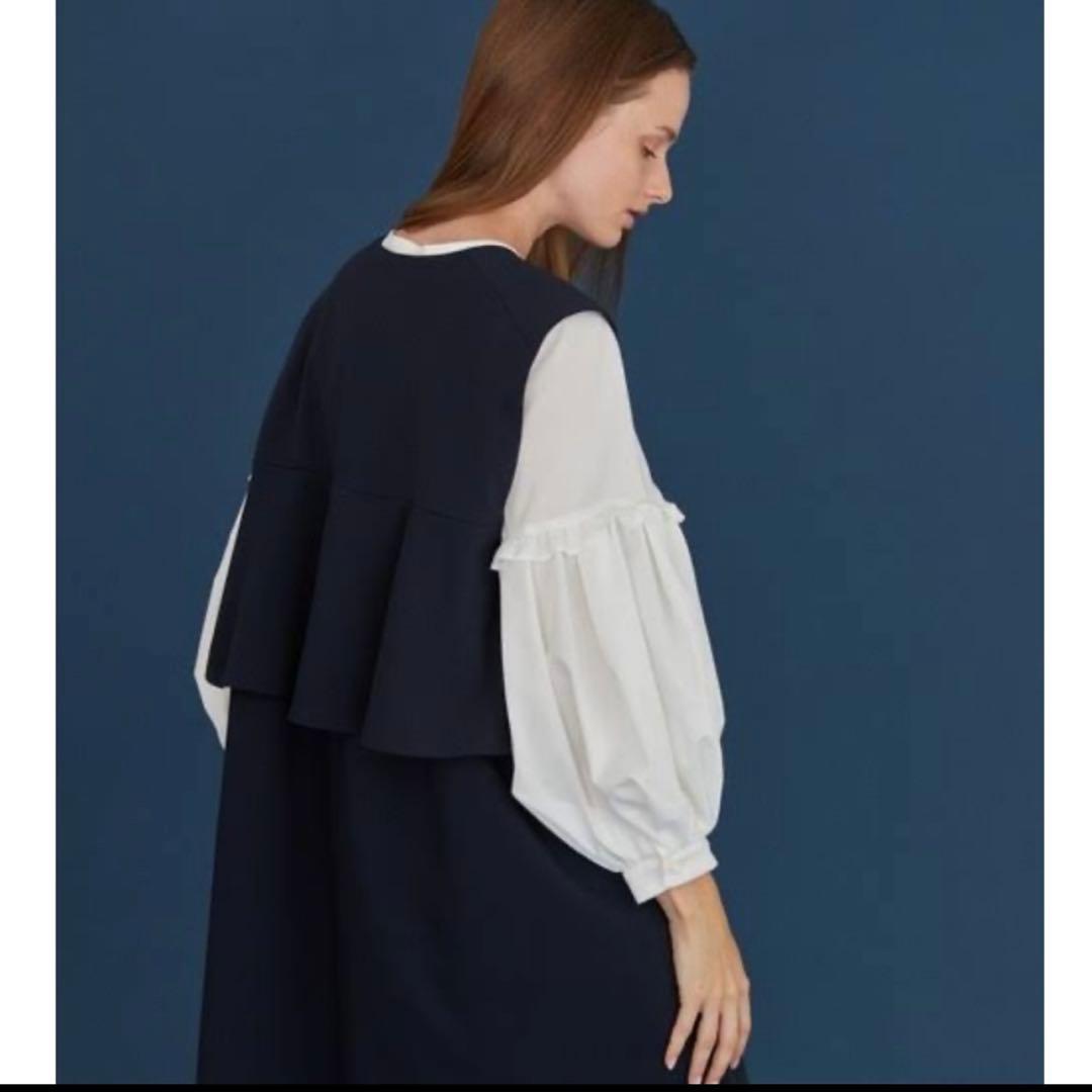 SONO ソーノ 〈防しわダブルクロス〉バックフリルロングジレ ネイビー
