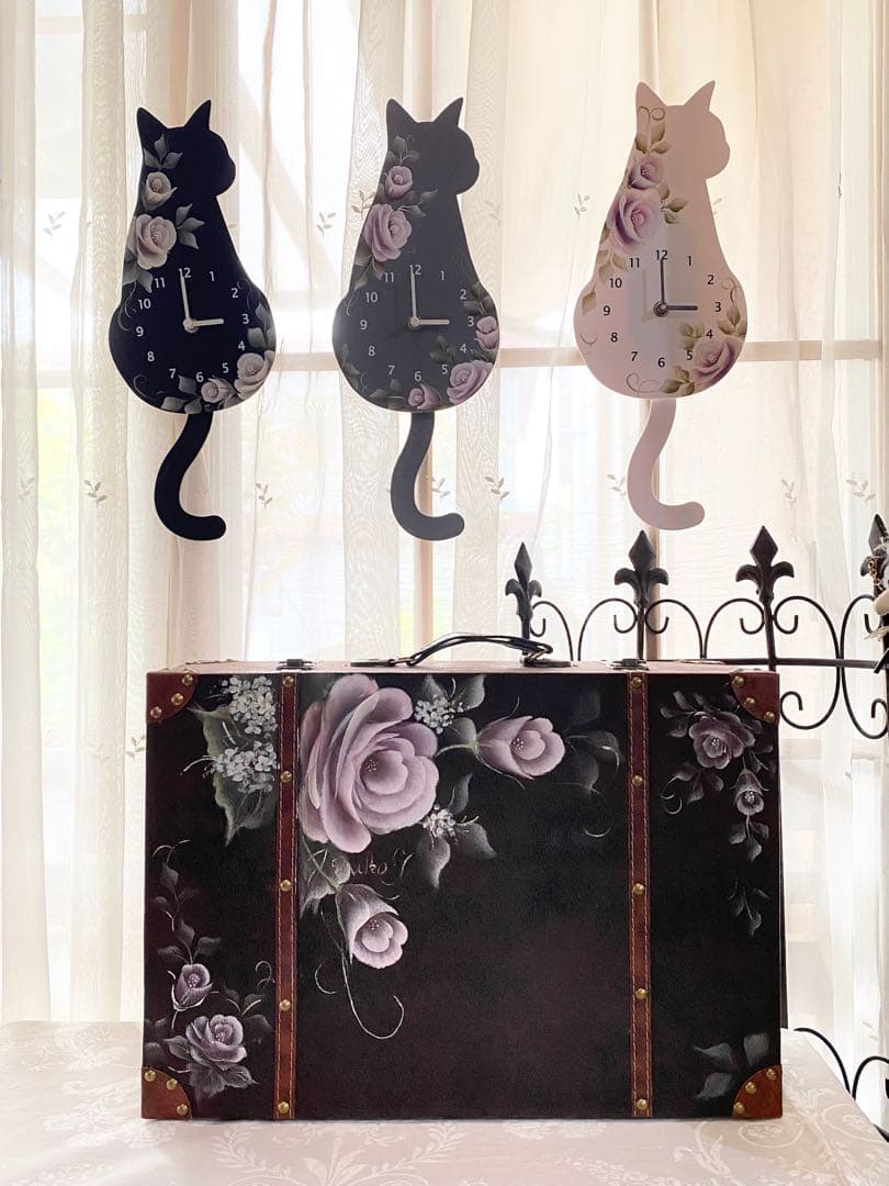しっぽが揺れる！手描きのバラ　可愛いネコの振り子時計③ホワイト#猫の日