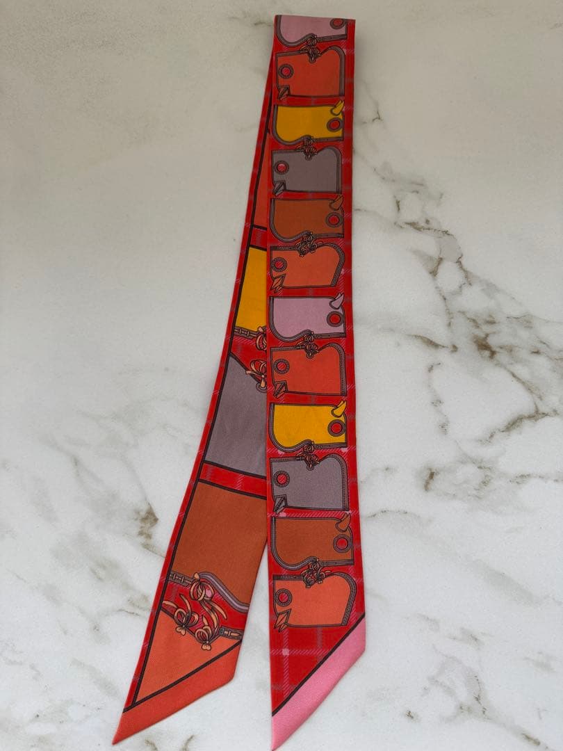 Hermès エルメス馬具柄 ツイリーシルクスカーフ