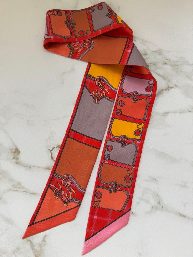 Hermès エルメス馬具柄 ツイリーシルクスカーフ