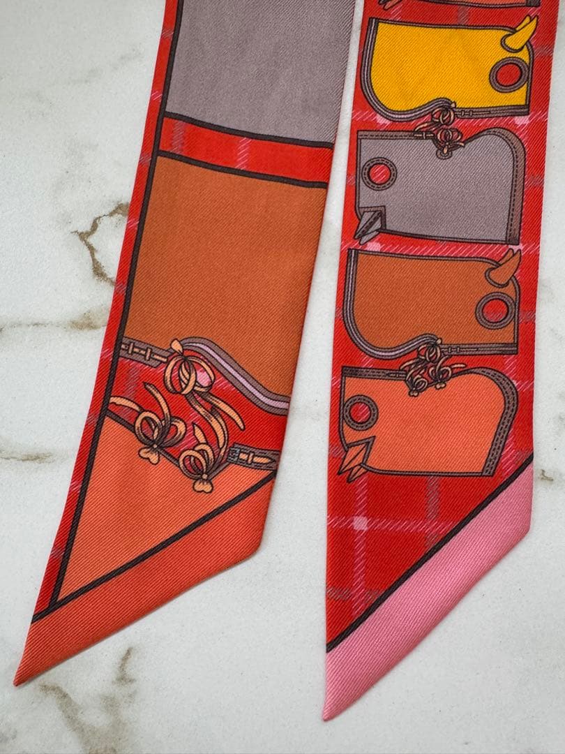 Hermès エルメス馬具柄 ツイリーシルクスカーフ